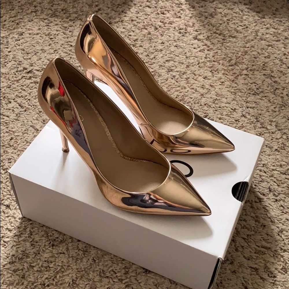 ALDO: Metallic Stessy Pumps. Size 7.5.